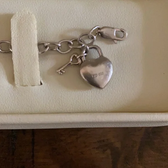 Authentic Jared Jewelry - beautiful charm bracelet. - Picture 8 of 11